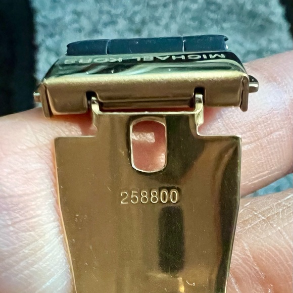 Michael Kors Black Silicon Watch - Picture 4 of 6